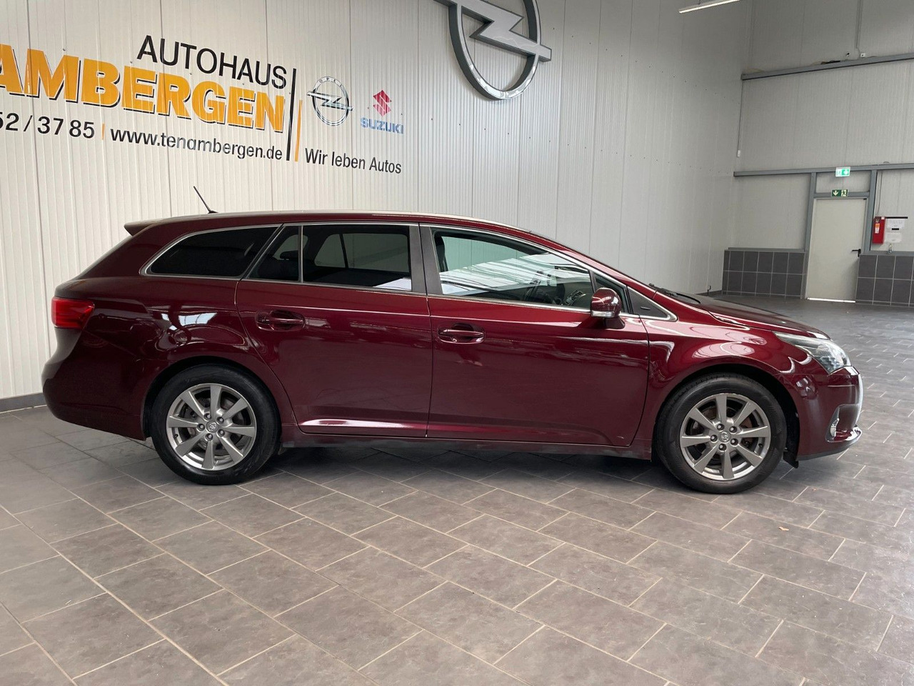 Toyota Avensis Kombi Executive AHK/ 8-Fach Bereift - Voiture break: photos 2 Toyota Avensis Kombi Executive AHK/ 8-Fach Bereift - Voiture break: photos 2