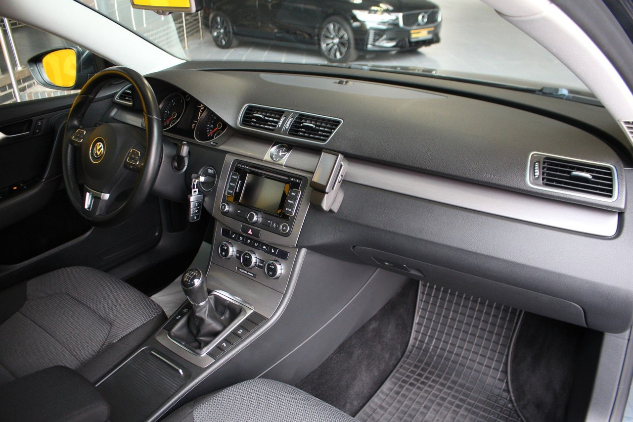 Volkswagen Passat Comfortline BlueMotion Navi PDC - Berline: photos 5 Volkswagen Passat Comfortline BlueMotion Navi PDC - Berline: photos 5