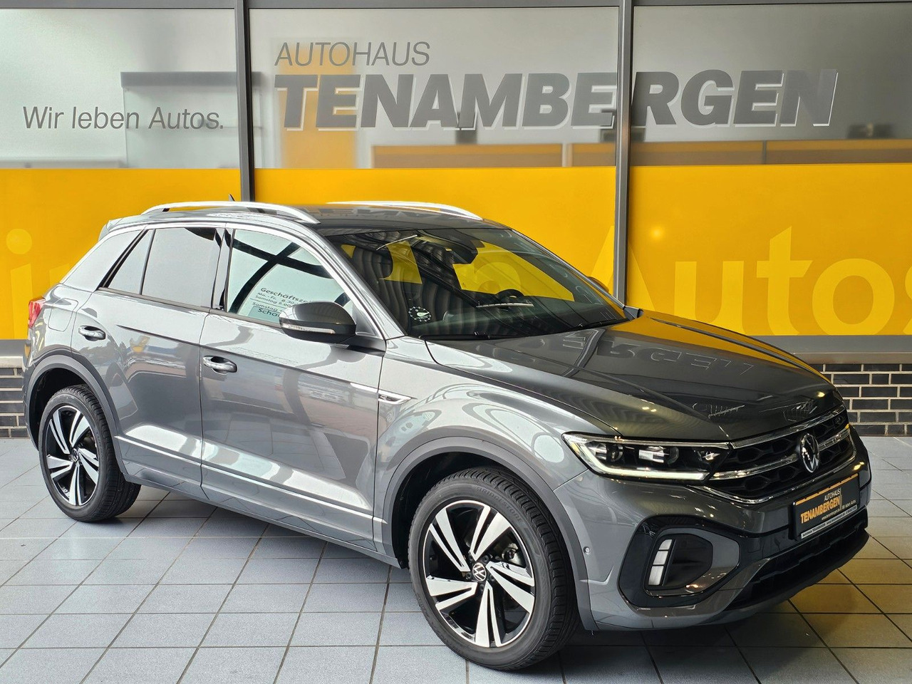 Volkswagen T-Roc R-Line eHeckklappe SHZ LED - SUV: photos 1 Volkswagen T-Roc R-Line eHeckklappe SHZ LED - SUV: photos 1