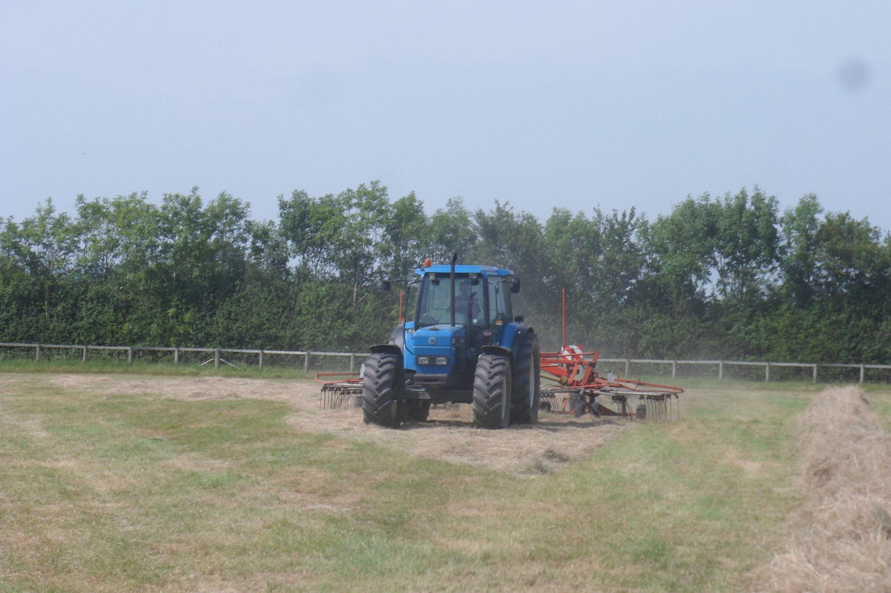 NEW HOLLAND 8340 - Tracteur agricole: photos 3 NEW HOLLAND 8340 - Tracteur agricole: photos 3