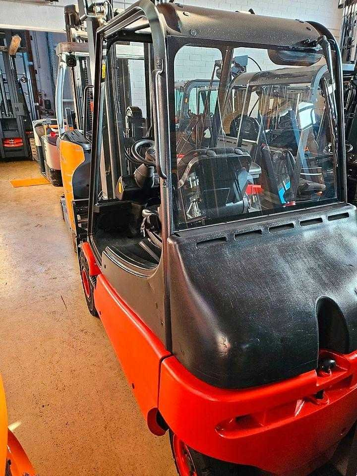 Linde E25 - Chariot élévateur électrique: photos 4 Linde E25 - Chariot élévateur électrique: photos 4
