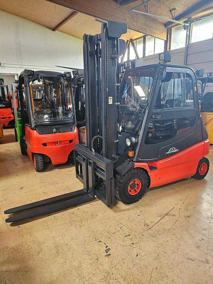 Linde E25S-03 - Chariot élévateur électrique: photos 3 Linde E25S-03 - Chariot élévateur électrique: photos 3
