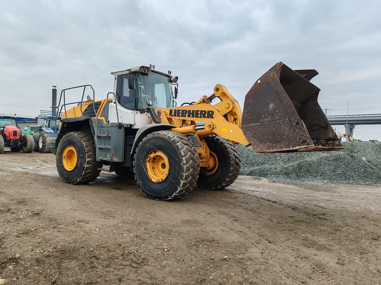 Liebherr L576 2plus2 - Chargeuse sur pneus: photos 1 Liebherr L576 2plus2 - Chargeuse sur pneus: photos 1