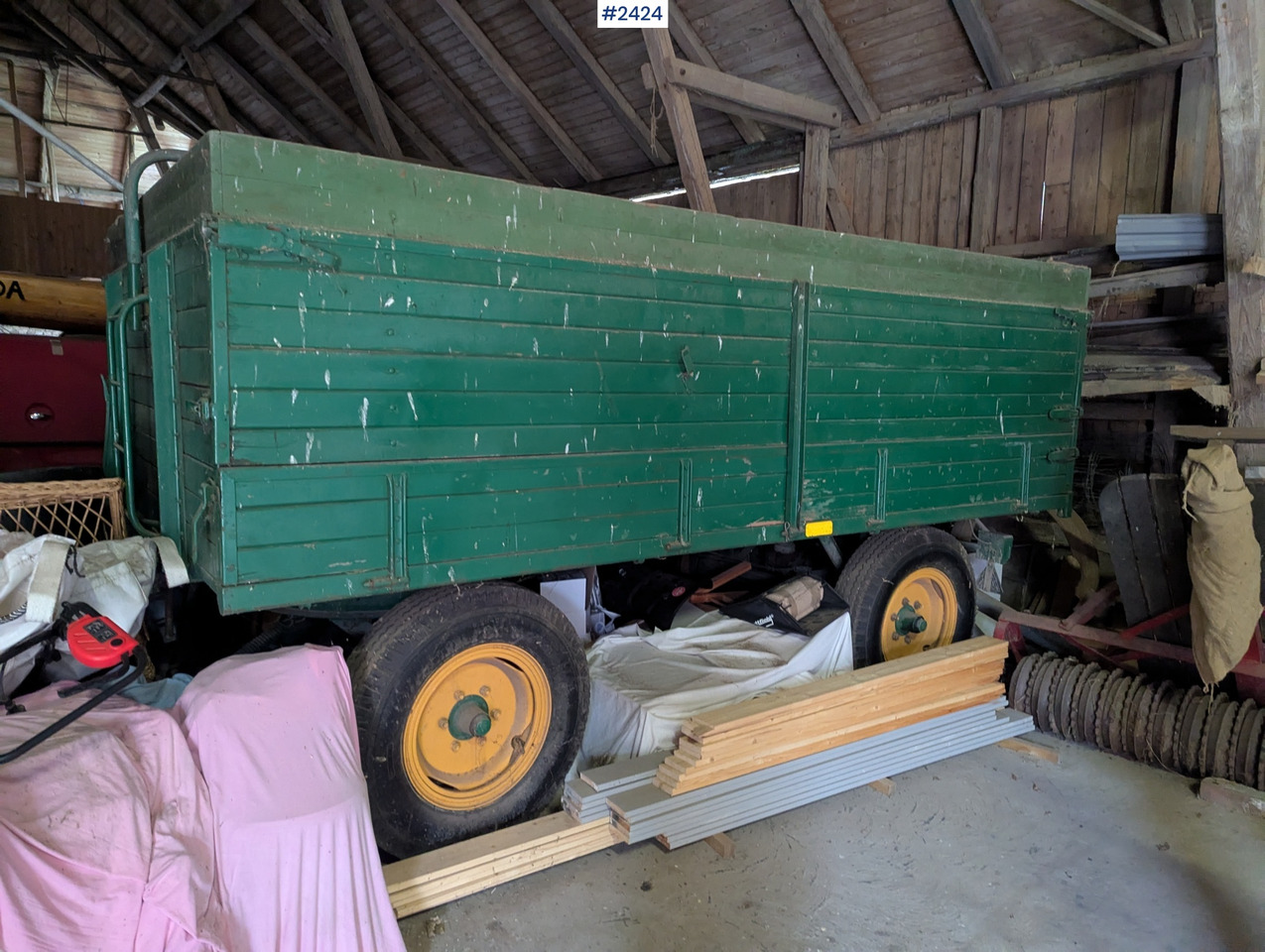 Grain wagon SLMA 6,5 tonnes with tipper - Benne agricole: photos 1 Grain wagon SLMA 6,5 tonnes with tipper - Benne agricole: photos 1