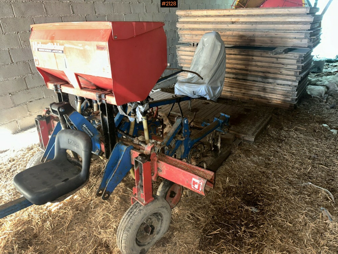 Row crop cleaner Hatzenbichler with fertilizer - Outils du sol: photos 1 Row crop cleaner Hatzenbichler with fertilizer - Outils du sol: photos 1