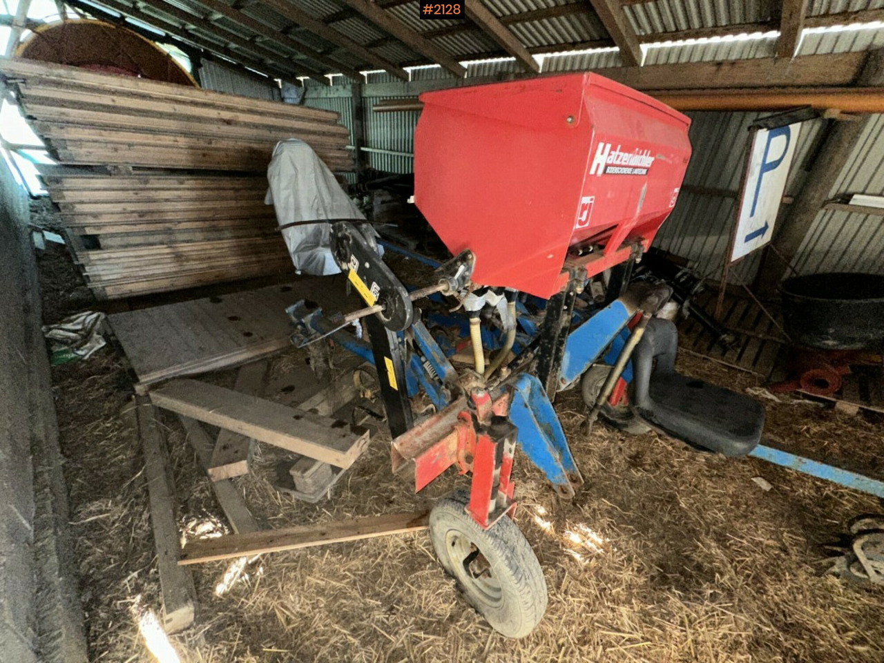 Row crop cleaner Hatzenbichler with fertilizer - Outils du sol: photos 2 Row crop cleaner Hatzenbichler with fertilizer - Outils du sol: photos 2