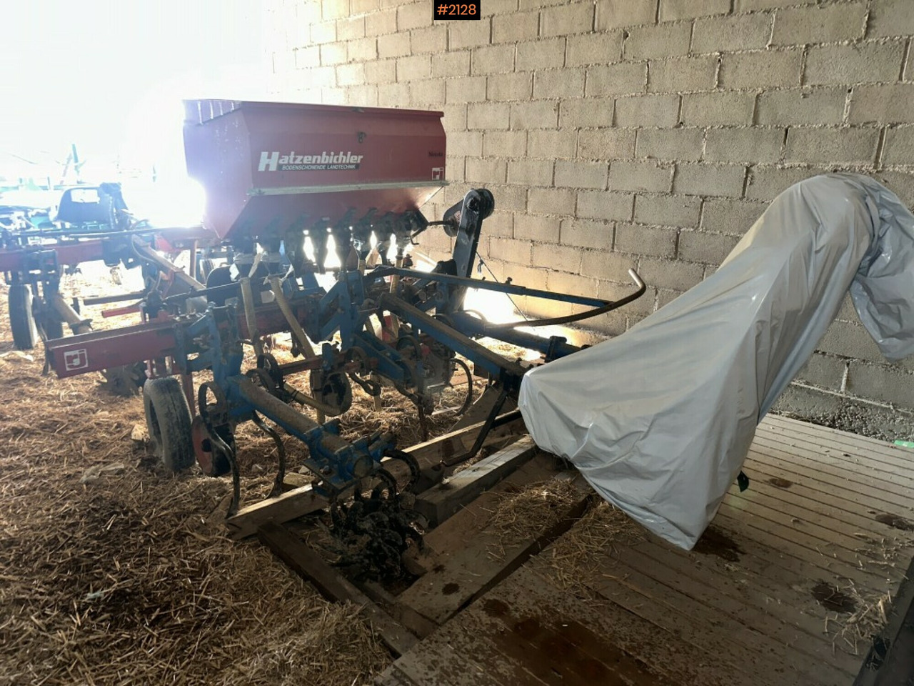 Row crop cleaner Hatzenbichler with fertilizer - Outils du sol: photos 3 Row crop cleaner Hatzenbichler with fertilizer - Outils du sol: photos 3