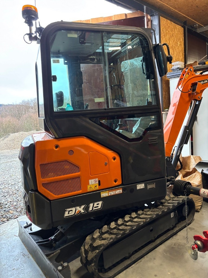 Develon DX 19 Z-7 - Mini pelle: photos 1 Develon DX 19 Z-7 - Mini pelle: photos 1