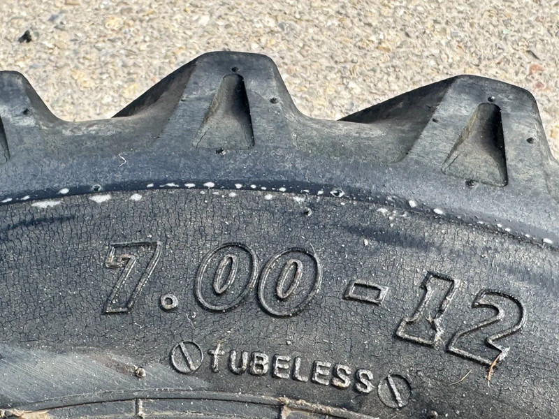 Giant Banden met velg 7.00-12 - Pneu: photos 4 Giant Banden met velg 7.00-12 - Pneu: photos 4