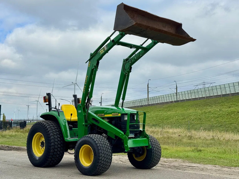 John Deere 4600 compact met voorlader 4X4 hydrostaat GEEN BTW 4600 - Tracteur agricole: photos 5 John Deere 4600 compact met voorlader 4X4 hydrostaat GEEN BTW 4600 - Tracteur agricole: photos 5