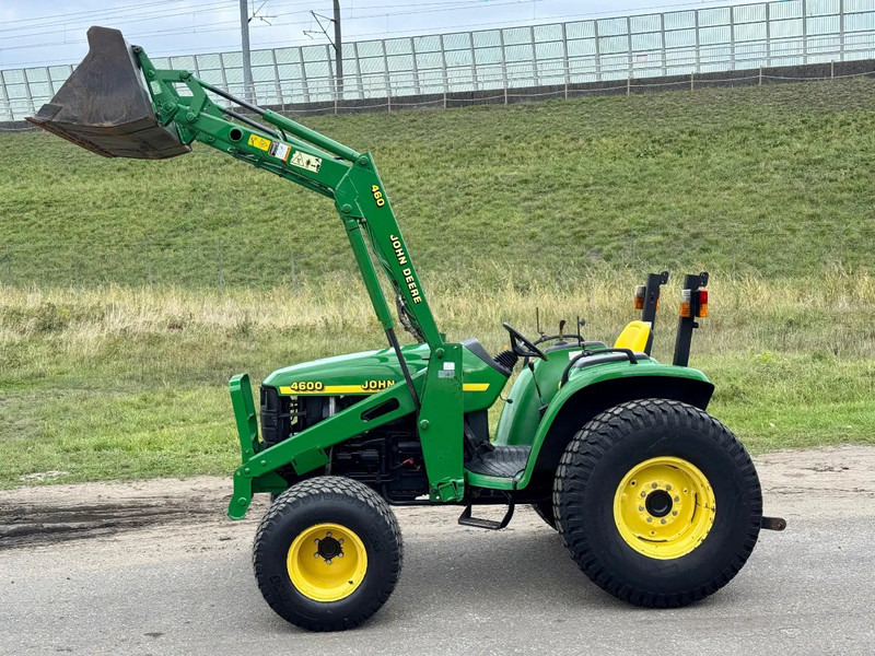 John Deere 4600 compact met voorlader 4X4 hydrostaat GEEN BTW 4600 - Tracteur agricole: photos 2 John Deere 4600 compact met voorlader 4X4 hydrostaat GEEN BTW 4600 - Tracteur agricole: photos 2
