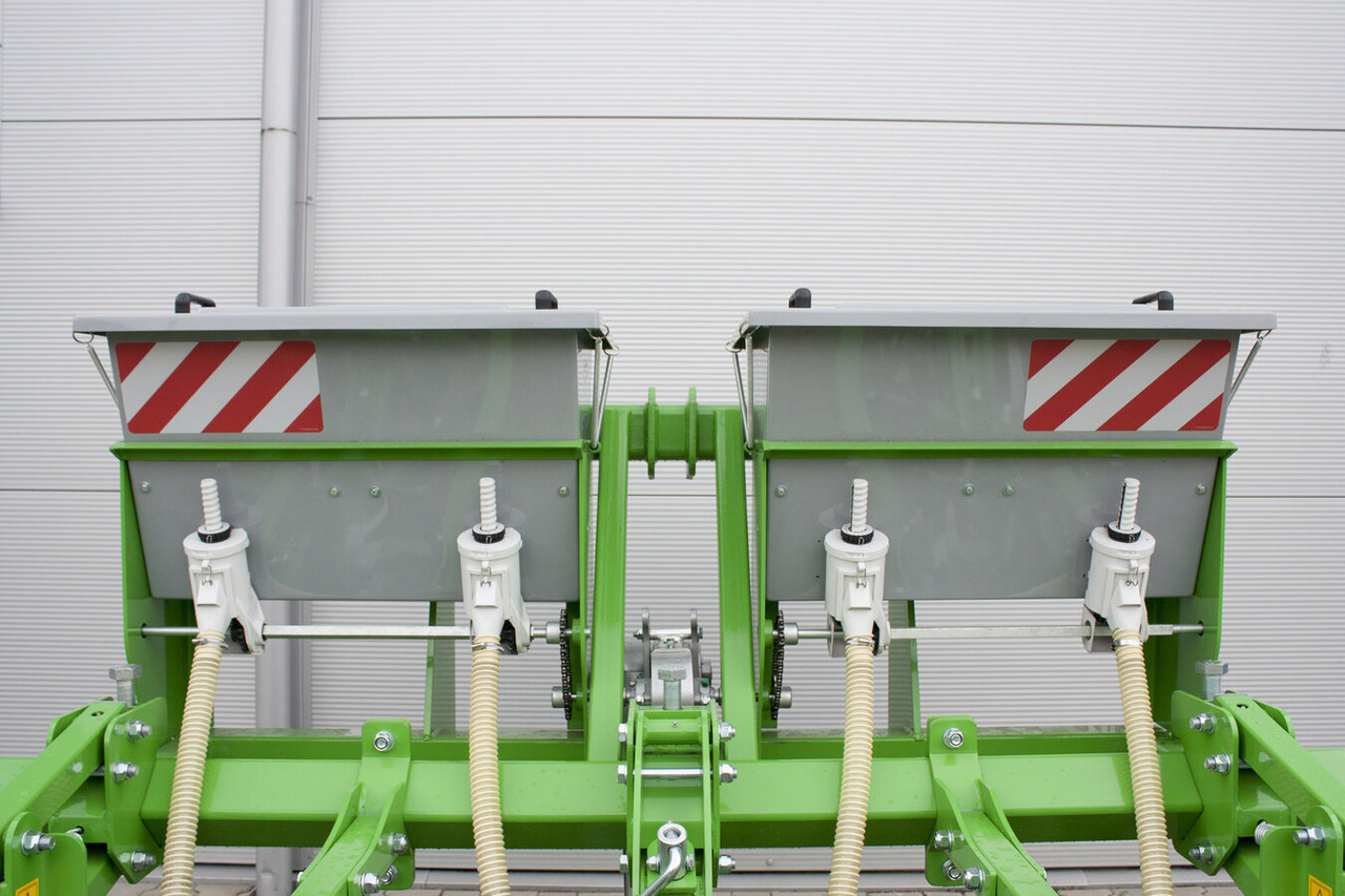 BOMET FERTILISEUR LIQUIDE POUR BINEUSE P 470 W - 4 RANGS NEMBUS - Epandeurs: photos 1 BOMET FERTILISEUR LIQUIDE POUR BINEUSE P 470 W - 4 RANGS NEMBUS - Epandeurs: photos 1