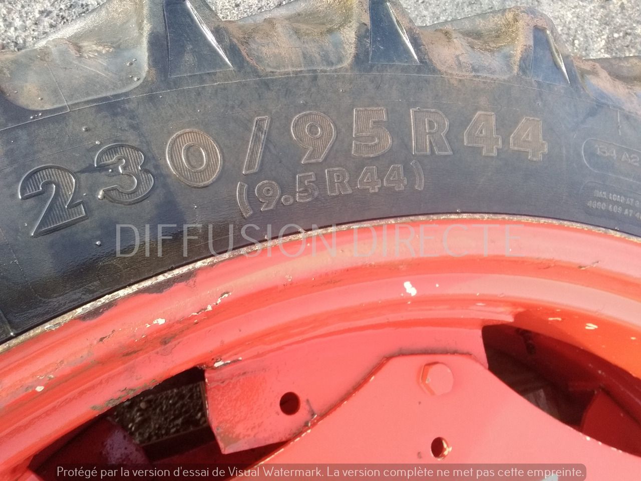 KLEBER ROUES CEREALIERES - Pneus et jantes pour Machine agricole: photos 3 KLEBER ROUES CEREALIERES - Pneus et jantes pour Machine agricole: photos 3