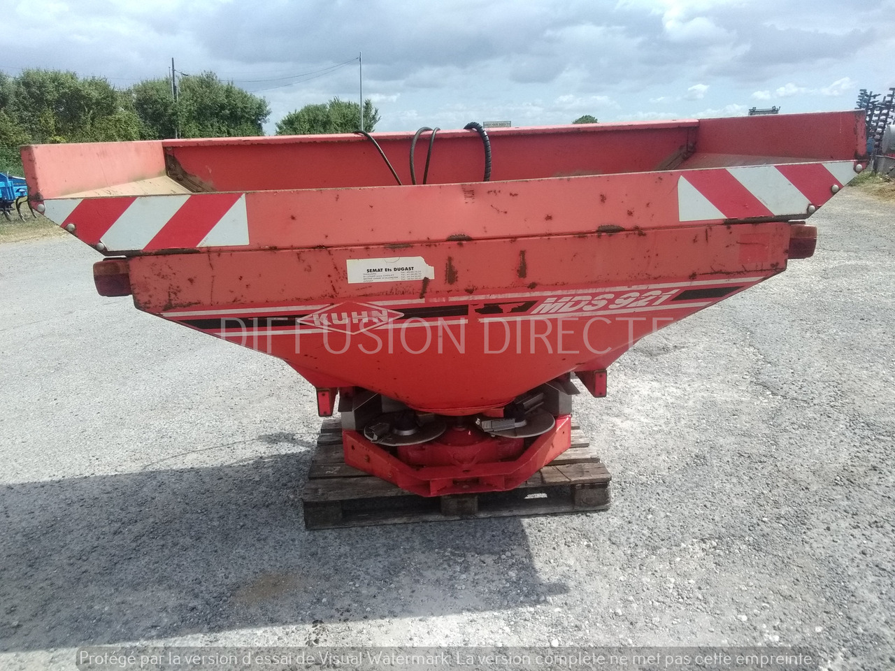KUHN DISTRIBUTEUR D'ENGRAIS MDS 921 - Distributeur d'engrais: photos 2 KUHN DISTRIBUTEUR D'ENGRAIS MDS 921 - Distributeur d'engrais: photos 2