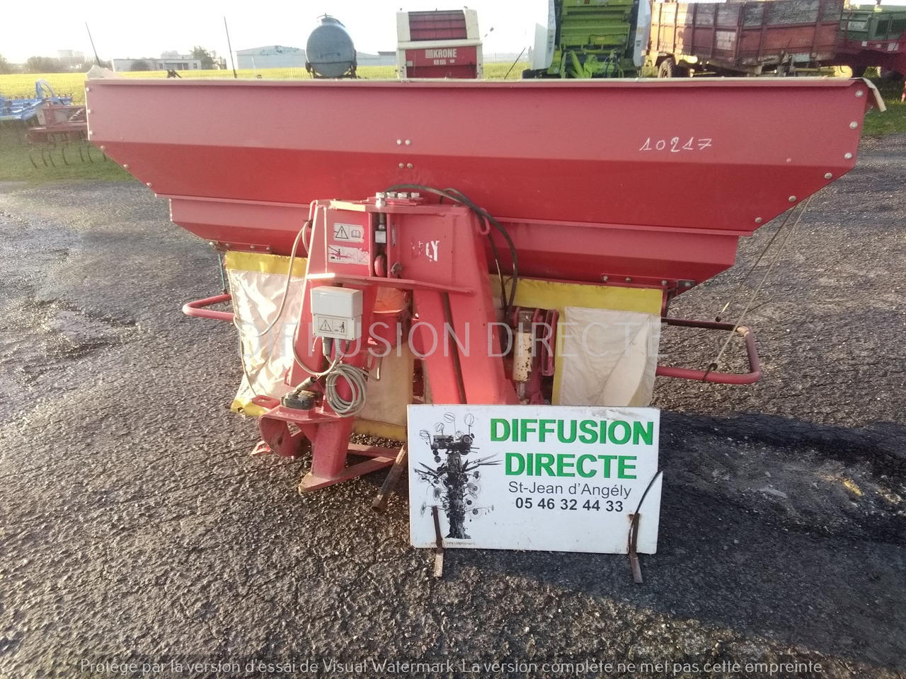 LELY DISTRIBUTEUR D'ENGRAIS CENTERMATIC PESEE - Distributeur d'engrais: photos 1 LELY DISTRIBUTEUR D'ENGRAIS CENTERMATIC PESEE - Distributeur d'engrais: photos 1
