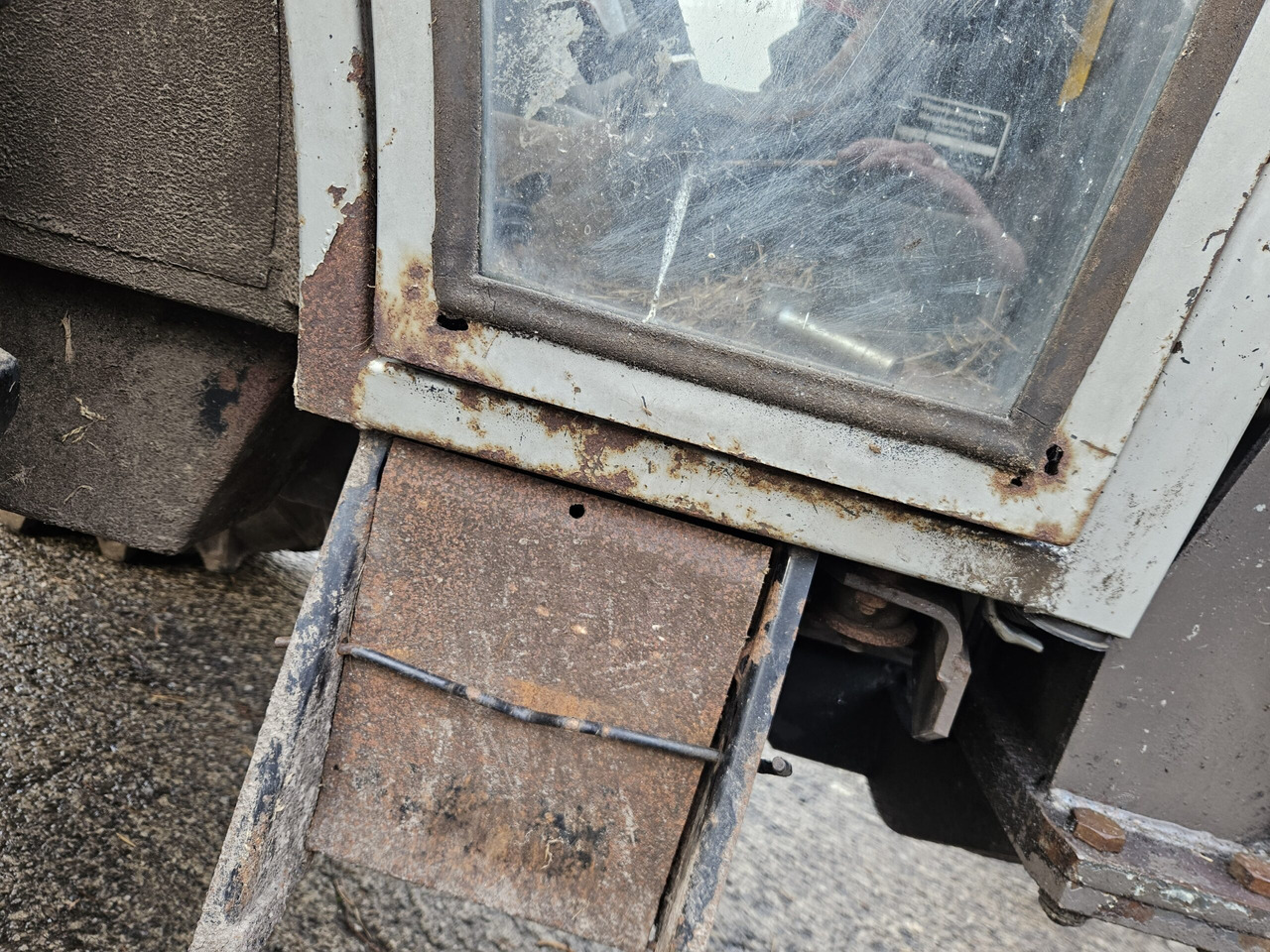 Tracteur agricole 1992 MF 390 2wd, 12/12, showing 3316 Hours: photos 7 Tracteur agricole 1992 MF 390 2wd, 12/12, showing 3316 Hours: photos 7