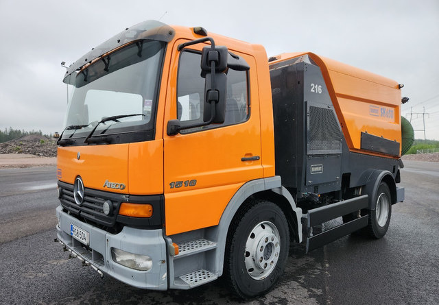 Schmidt SK650 Atego 85kmh/h - Balayeuse de voirie: photos 1 Schmidt SK650 Atego 85kmh/h - Balayeuse de voirie: photos 1