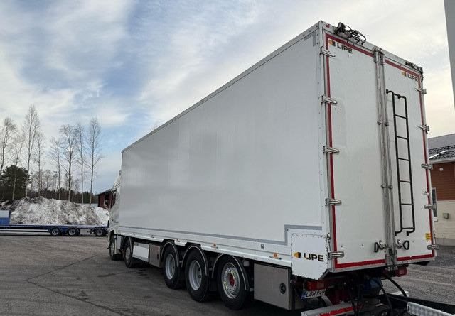 Volvo FH16 750 10x4 - Camion fourgon: photos 3 Volvo FH16 750 10x4 - Camion fourgon: photos 3