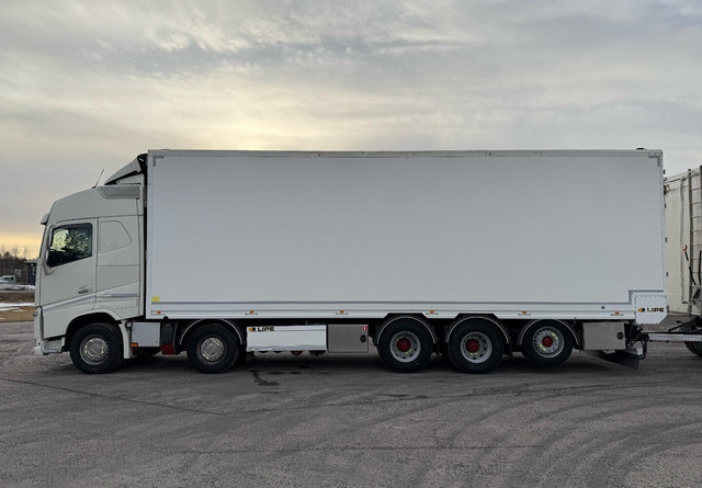 Volvo FH16 750 10x4 - Camion fourgon: photos 2 Volvo FH16 750 10x4 - Camion fourgon: photos 2