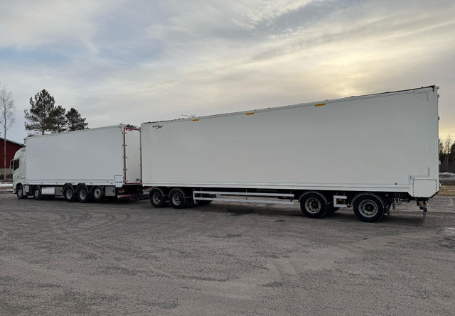 Volvo FH16 750 10x4 - Camion fourgon: photos 4 Volvo FH16 750 10x4 - Camion fourgon: photos 4