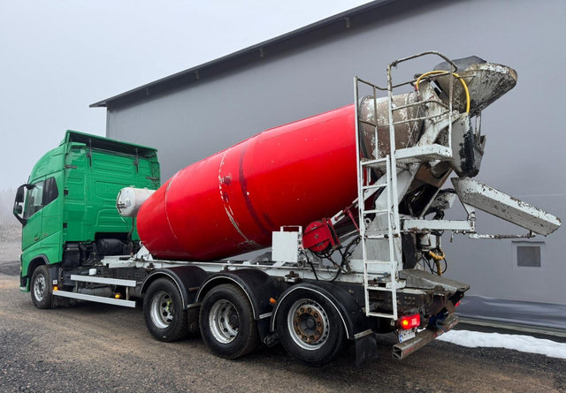 VolvoFH16 650 8x4 - Camion malaxeur: photos 4 VolvoFH16 650 8x4 - Camion malaxeur: photos 4