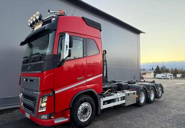 VolvoFH16 750 8X4 - Camion ampliroll: photos 1 VolvoFH16 750 8X4 - Camion ampliroll: photos 1