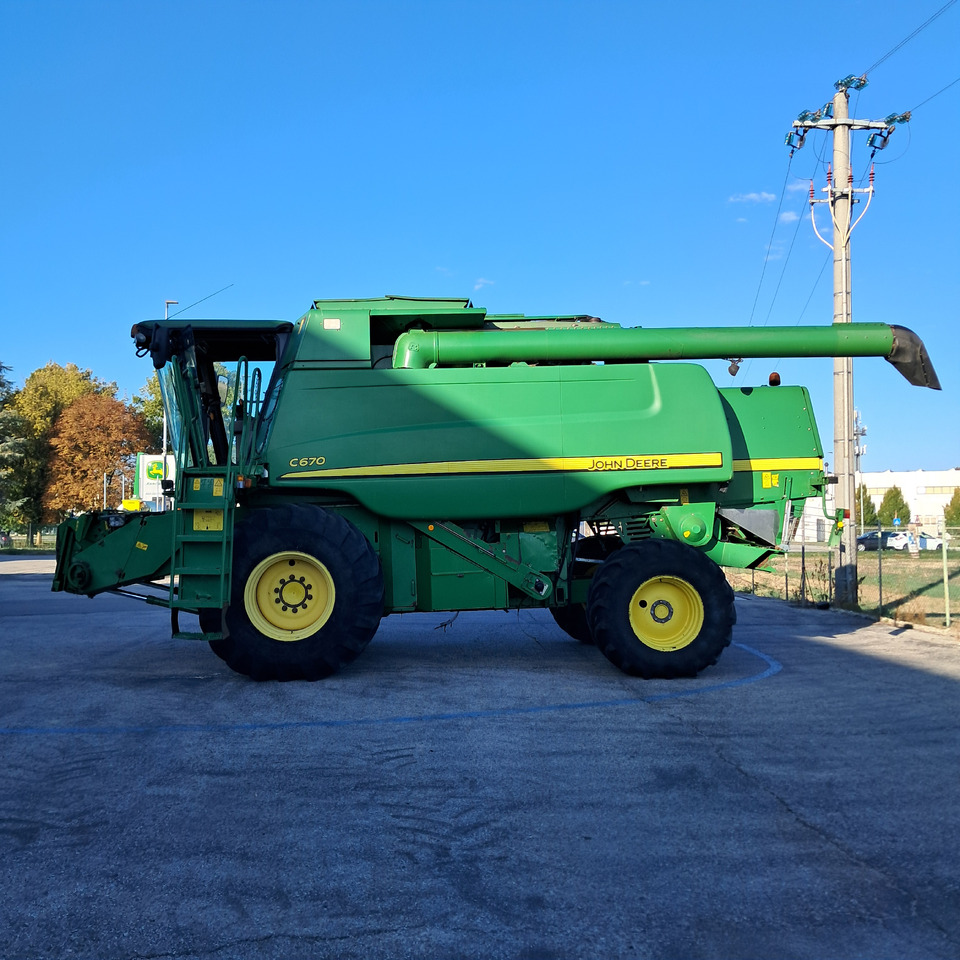 JOHN DEERE C670 - Moissonneuse-batteuse: photos 3 JOHN DEERE C670 - Moissonneuse-batteuse: photos 3