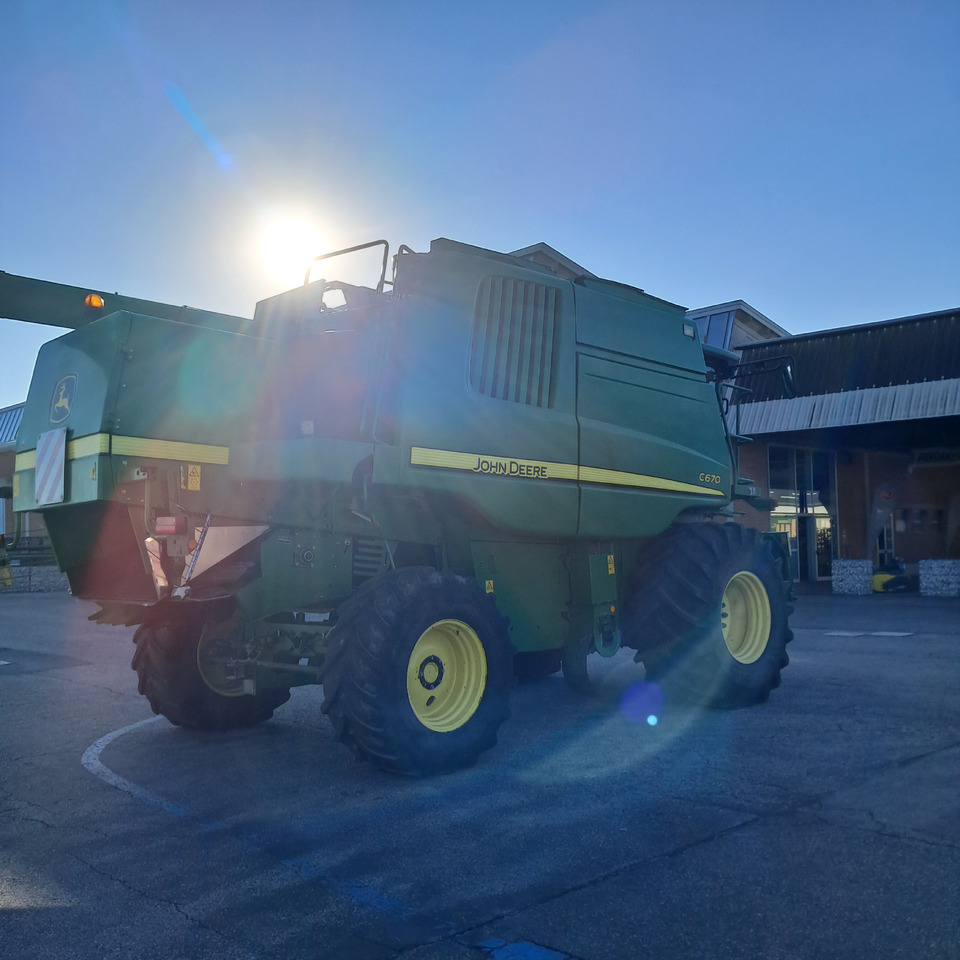 JOHN DEERE C670 - Moissonneuse-batteuse: photos 5 JOHN DEERE C670 - Moissonneuse-batteuse: photos 5