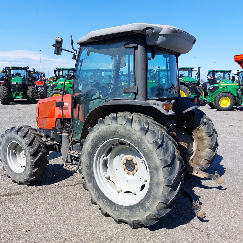MASSEY FERGUSON 2430 ST - Tracteur agricole: photos 2 MASSEY FERGUSON 2430 ST - Tracteur agricole: photos 2