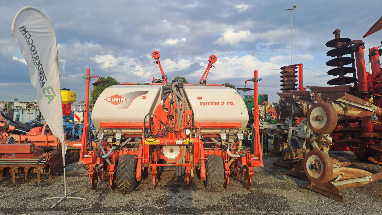 SEMINATRICE DI PRECISIONE KUHN MAXIMA 2 TD - Semoir: photos 1 SEMINATRICE DI PRECISIONE KUHN MAXIMA 2 TD - Semoir: photos 1