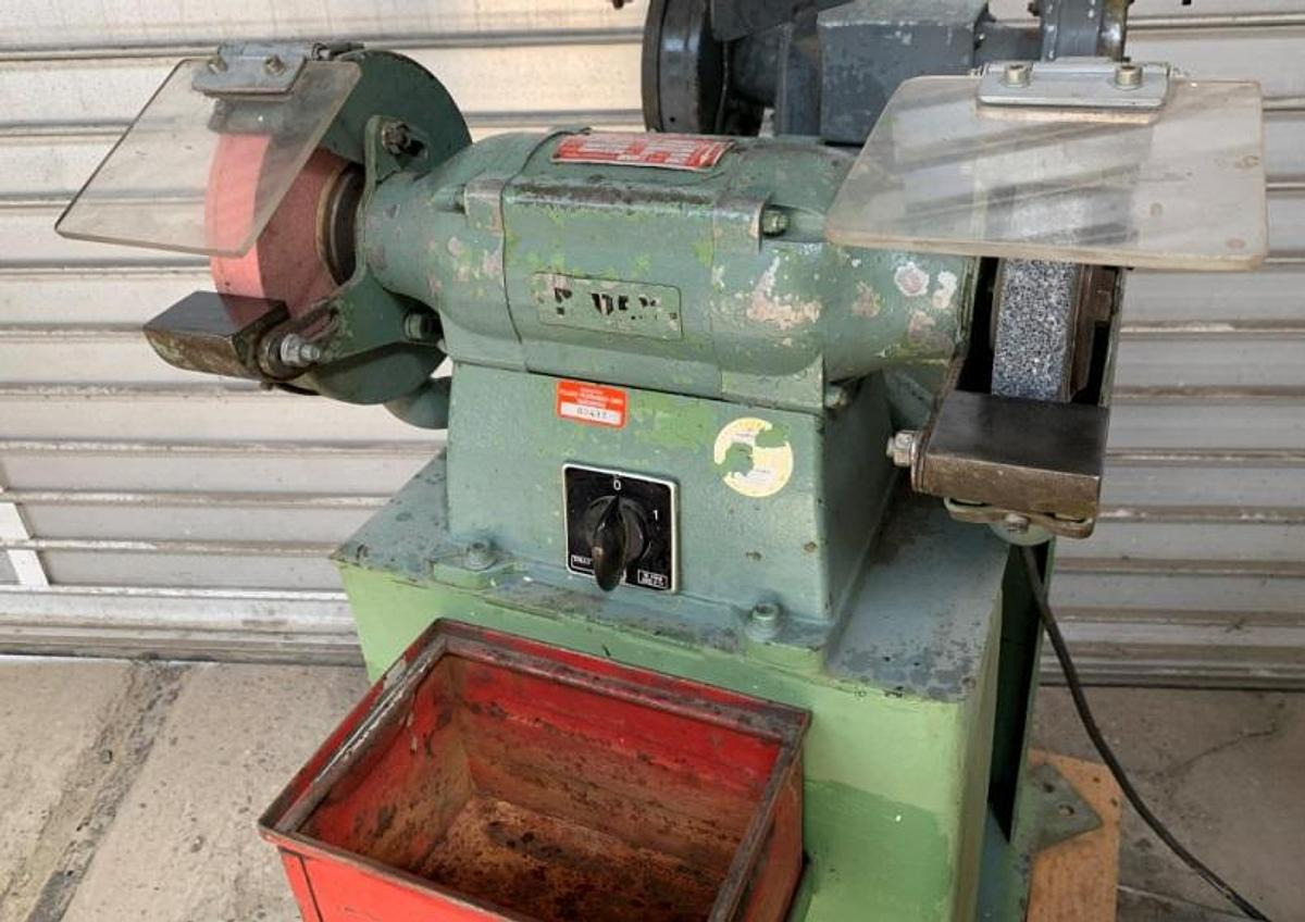 2 Doppelschleifböcke auf gem. Untergestell REMA - Machine à métaux: photos 2 2 Doppelschleifböcke auf gem. Untergestell REMA - Machine à métaux: photos 2