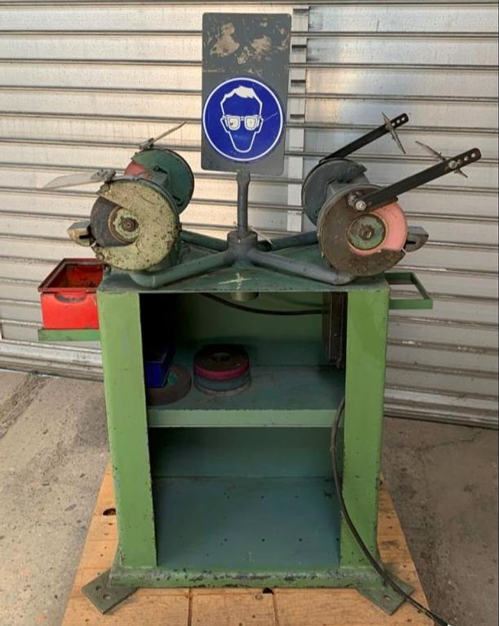 2 Doppelschleifböcke auf gem. Untergestell REMA - Machine à métaux: photos 1 2 Doppelschleifböcke auf gem. Untergestell REMA - Machine à métaux: photos 1