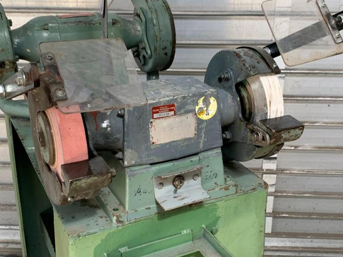 2 Doppelschleifböcke auf gem. Untergestell REMA - Machine à métaux: photos 3 2 Doppelschleifböcke auf gem. Untergestell REMA - Machine à métaux: photos 3