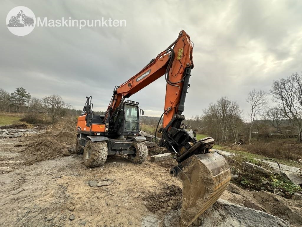 Doosan DX 140 W - Pelle sur pneus: photos 3 Doosan DX 140 W - Pelle sur pneus: photos 3