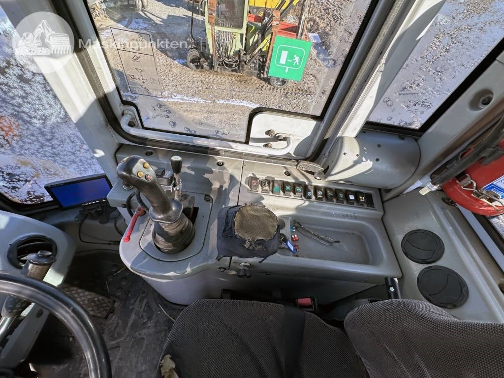 Chargeuse sur pneus Hyundai HL 730 TM-7: photos 18 Chargeuse sur pneus Hyundai HL 730 TM-7: photos 18
