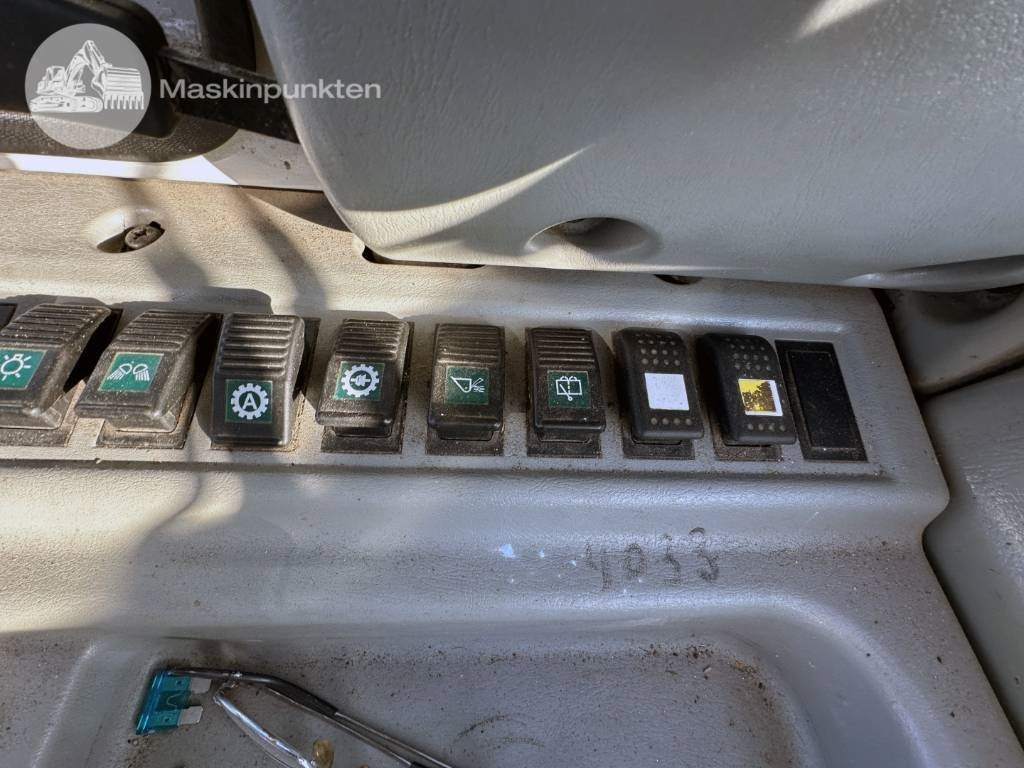 Chargeuse sur pneus Hyundai HL 730 TM-7: photos 27 Chargeuse sur pneus Hyundai HL 730 TM-7: photos 27
