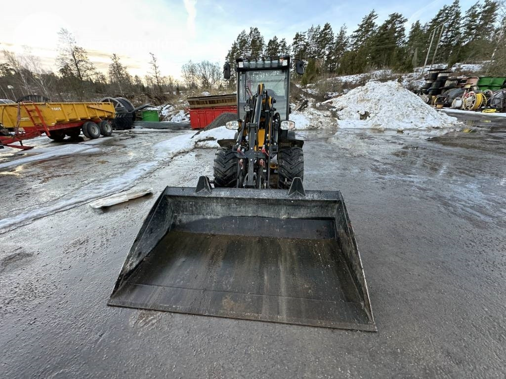 JCB 403 PLUS - Chargeuse sur pneus: photos 4 JCB 403 PLUS - Chargeuse sur pneus: photos 4