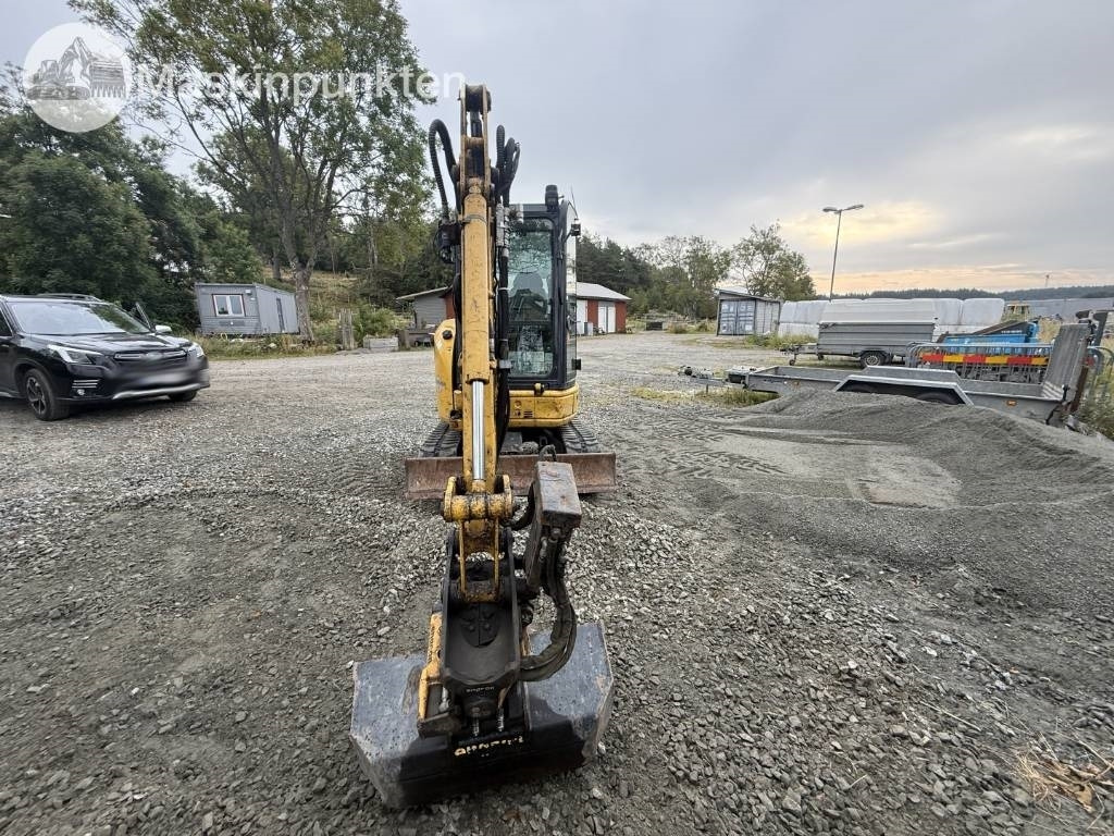 Komatsu PC 26 MR - Mini pelle: photos 2 Komatsu PC 26 MR - Mini pelle: photos 2
