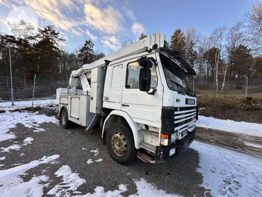 Scania P 92 M - Camion grue: photos 4 Scania P 92 M - Camion grue: photos 4