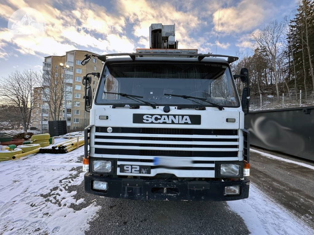 Scania P 92 M - Camion grue: photos 3 Scania P 92 M - Camion grue: photos 3