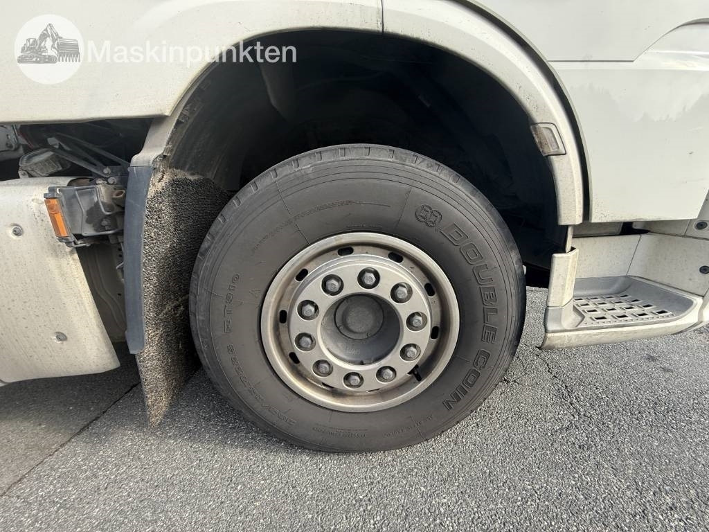 Tracteur routier DAF 530: photos 13