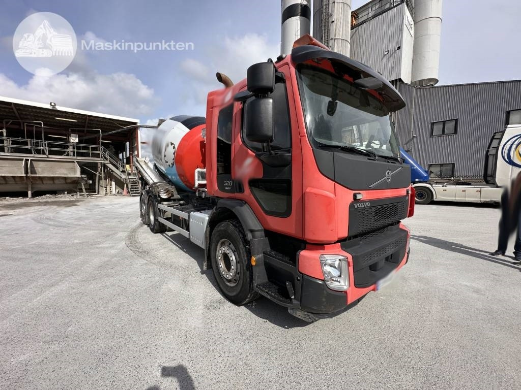 Volvo FE 320 - Camion malaxeur: photos 4 Volvo FE 320 - Camion malaxeur: photos 4