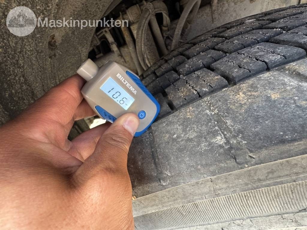 Volvo FM 440 CAMELEONT + BERFLAK + BETONGBLANDARE  - Camion porte-conteneur/ Caisse mobile: photos 5 Volvo FM 440 CAMELEONT + BERFLAK + BETONGBLANDARE  - Camion porte-conteneur/ Caisse mobile: photos 5