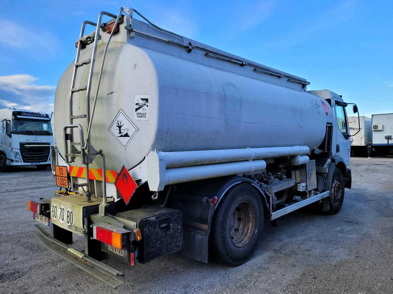 RENAULT PREMIUM 210.19 CITERNE - Autre matériel: photos 4 RENAULT PREMIUM 210.19 CITERNE - Autre matériel: photos 4