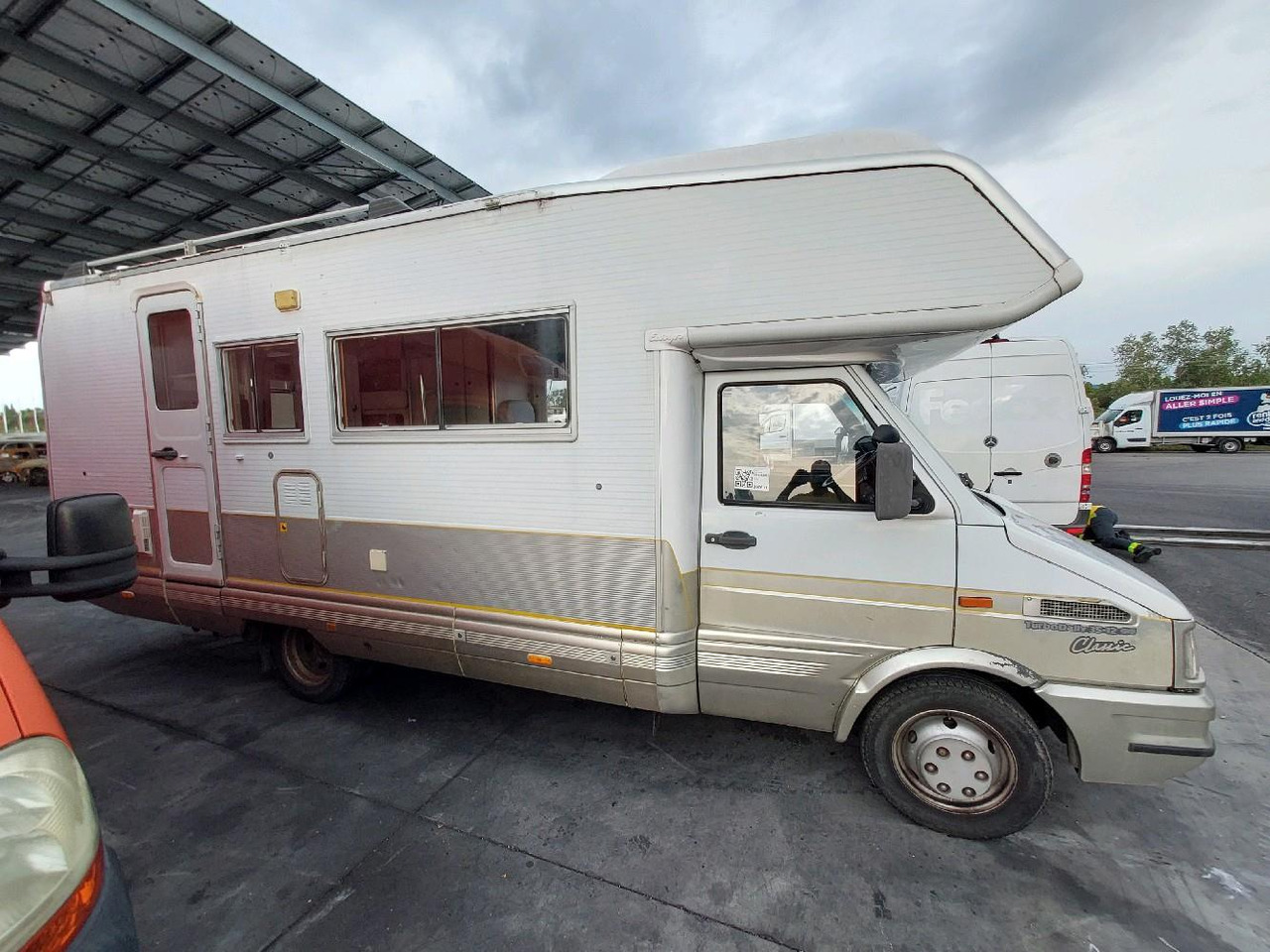 IVECO LAIKA 35.12 CAMPING 122 - Camping-car capucine: photos 3 IVECO LAIKA 35.12 CAMPING 122 - Camping-car capucine: photos 3