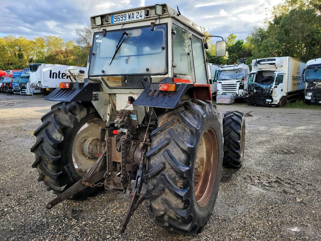 MASSEY FERGUSON 390T-4RM - Tracteur agricole: photos 4 MASSEY FERGUSON 390T-4RM - Tracteur agricole: photos 4