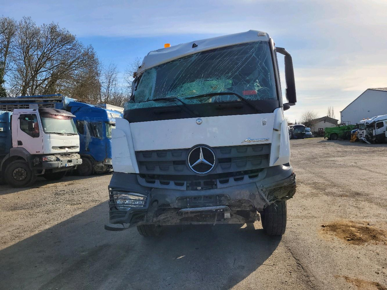 MERCEDES AROCS 2640 6X4 - Camion plateau: photos 2 MERCEDES AROCS 2640 6X4 - Camion plateau: photos 2