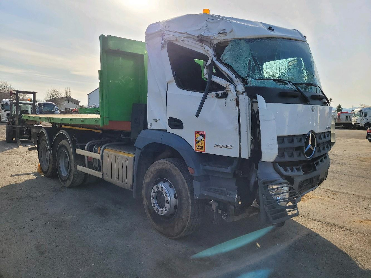 MERCEDES AROCS 2640 6X4 - Camion plateau: photos 1 MERCEDES AROCS 2640 6X4 - Camion plateau: photos 1
