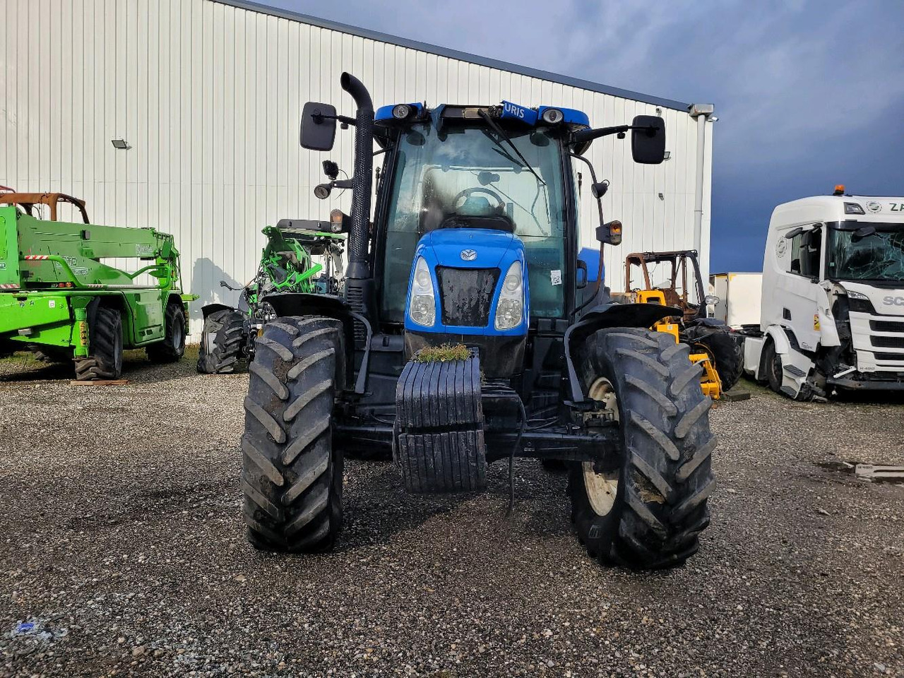 NEW HOLLAND T6.175 - Tracteur agricole: photos 2 NEW HOLLAND T6.175 - Tracteur agricole: photos 2