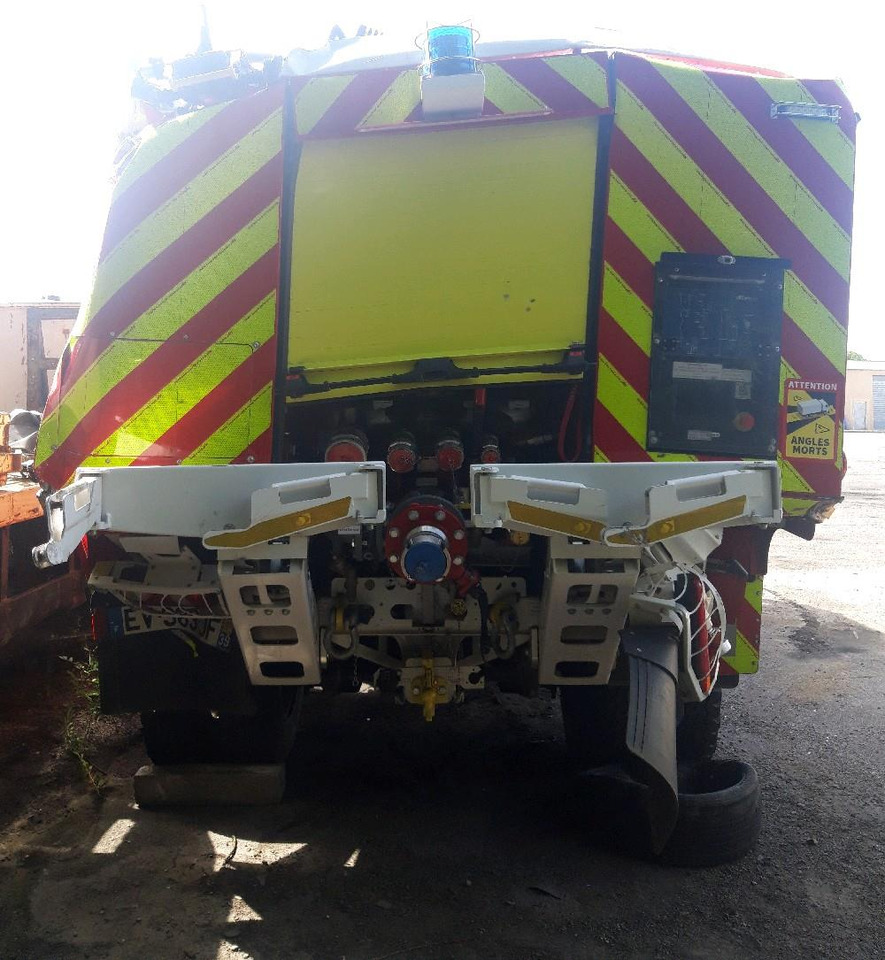 RENAULT D 4X4 TOUT-TERRAIN INCENDIE - Camion de pompier: photos 5 RENAULT D 4X4 TOUT-TERRAIN INCENDIE - Camion de pompier: photos 5